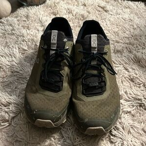 ON ONCLOUD Cloudultra | 9.5 M OLIVE / ECLIPSE